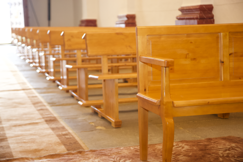 Bancos para iglesia - Imagen 3